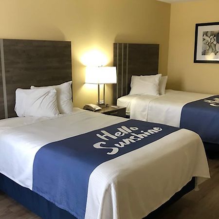 Days Inn By Wyndham Cape Carteret Near Emerald Isle 외부 사진