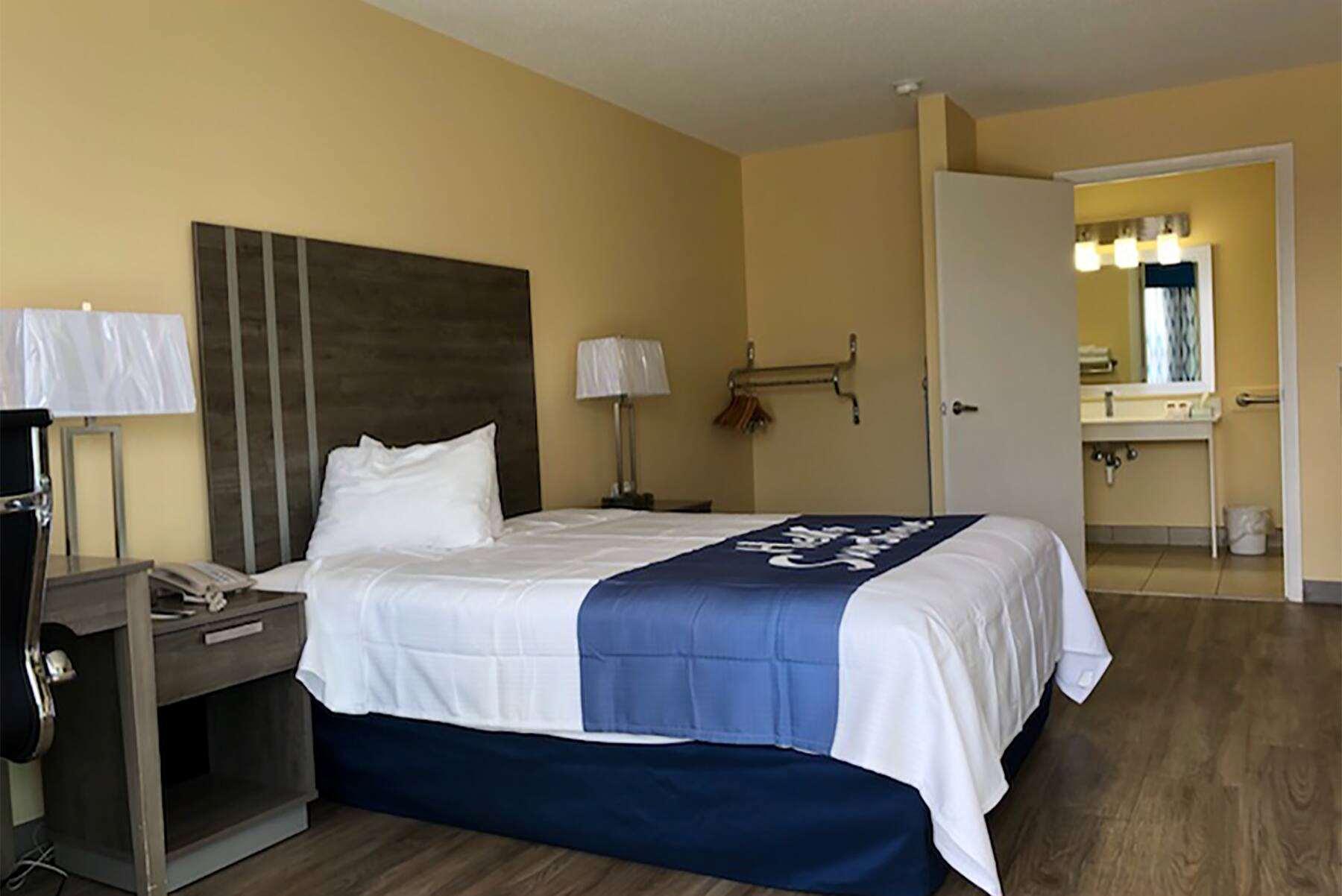Days Inn By Wyndham Cape Carteret Near Emerald Isle 외부 사진